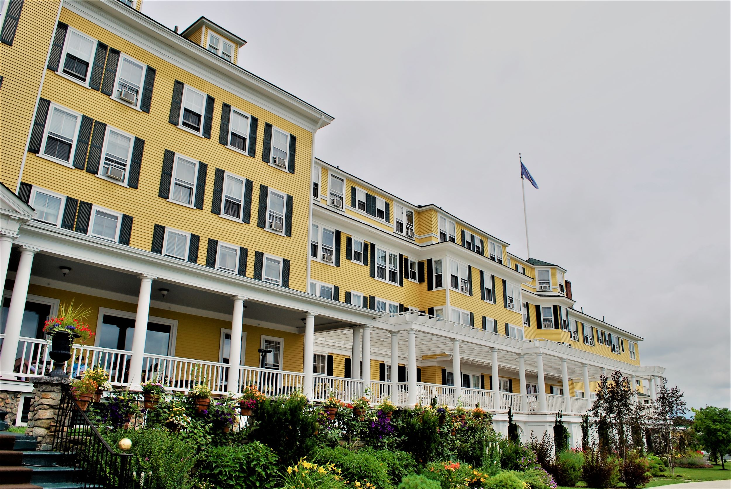 View Point: HISTORY AND LUXURY AT NEW HAMPSHIRE’S MOUNTAIN VIEW GRAND RESORT