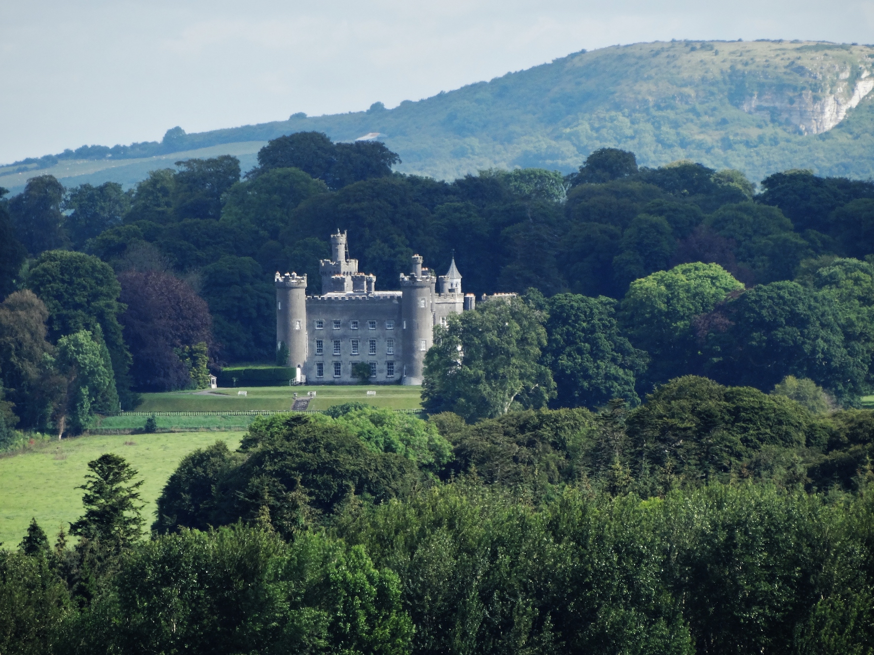 IRELAND’S ROMANTIC CASTLES: A LUXURIOUS TRIP INTO HISTORY