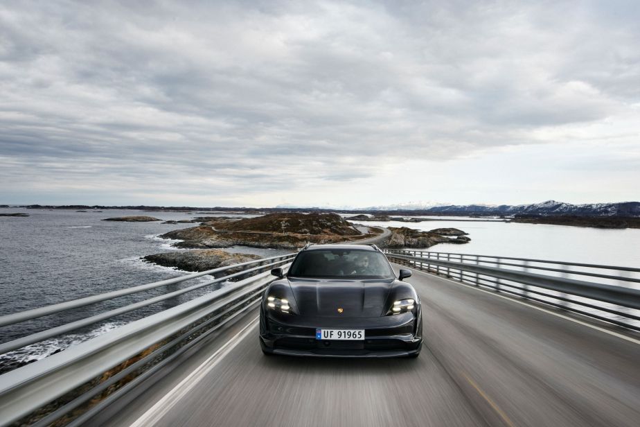 EXPLORE THE NORWEGIAN FJORDS AND MOUNTAINS ON AN ELECTRIC SUPERCAR ROAD TRIP
