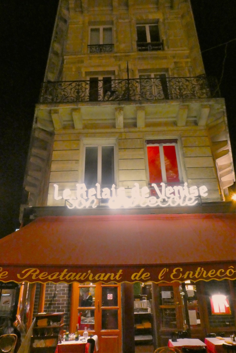 Le Relais de Venise L’Entrecôte’s Secret Sauce: A Parisian Mystery Solved