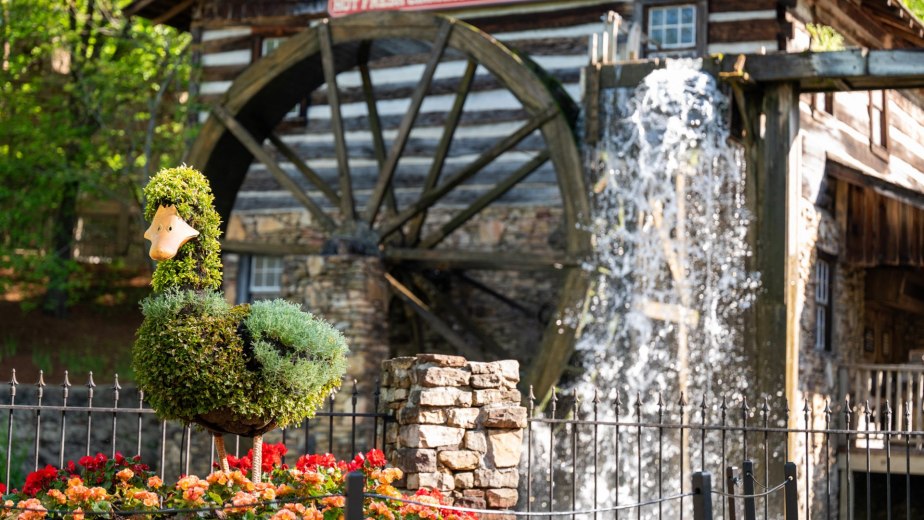 Spring in the Smokies:  Dollywood’s Flower & Food Festival 2023