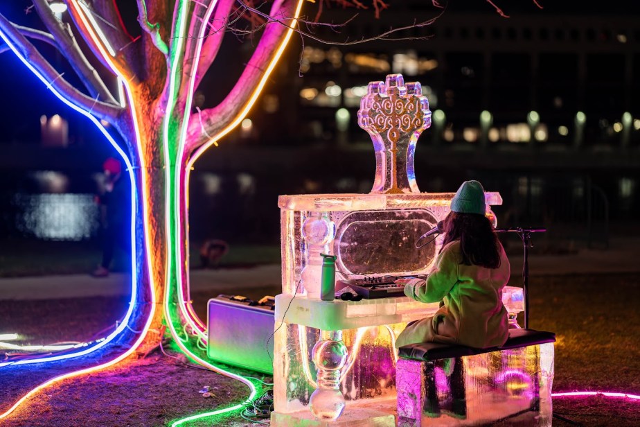 W Scottsdale Invites Guests to Ditch the Snow for Glow with its Luminating Event