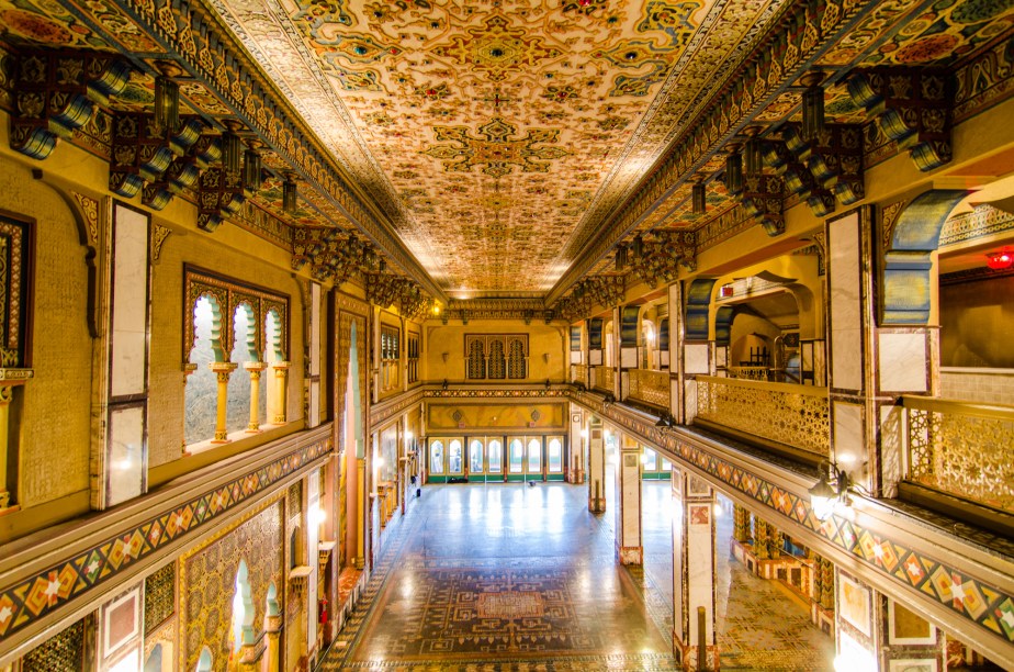 Each a world of its own, the award winning The 77: A City of Neighborhoods celebrates what makes Chicago special