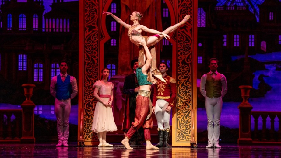 Joffrey Ballet’s ‘The Nutcracker’ remains a stunning holiday favorite